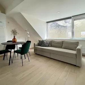 Charming Duplex On The Canal Brussel